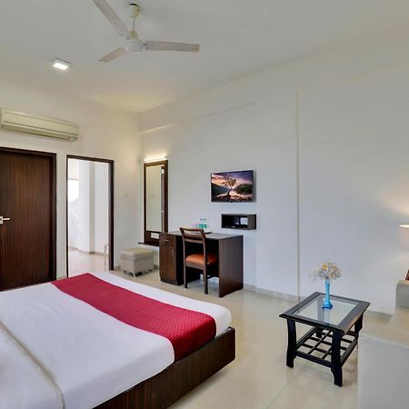 Goverdhan Greens Resort Dwārka Buitenkant foto