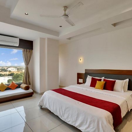Goverdhan Greens Resort Dwārka Buitenkant foto