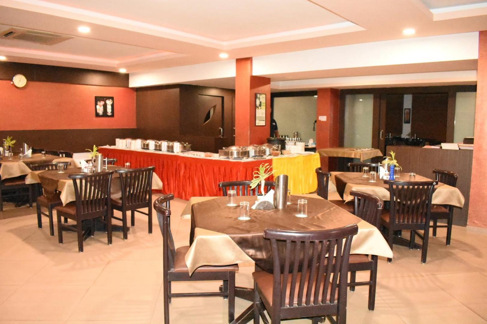 Goverdhan Greens Resort Dwārka Buitenkant foto