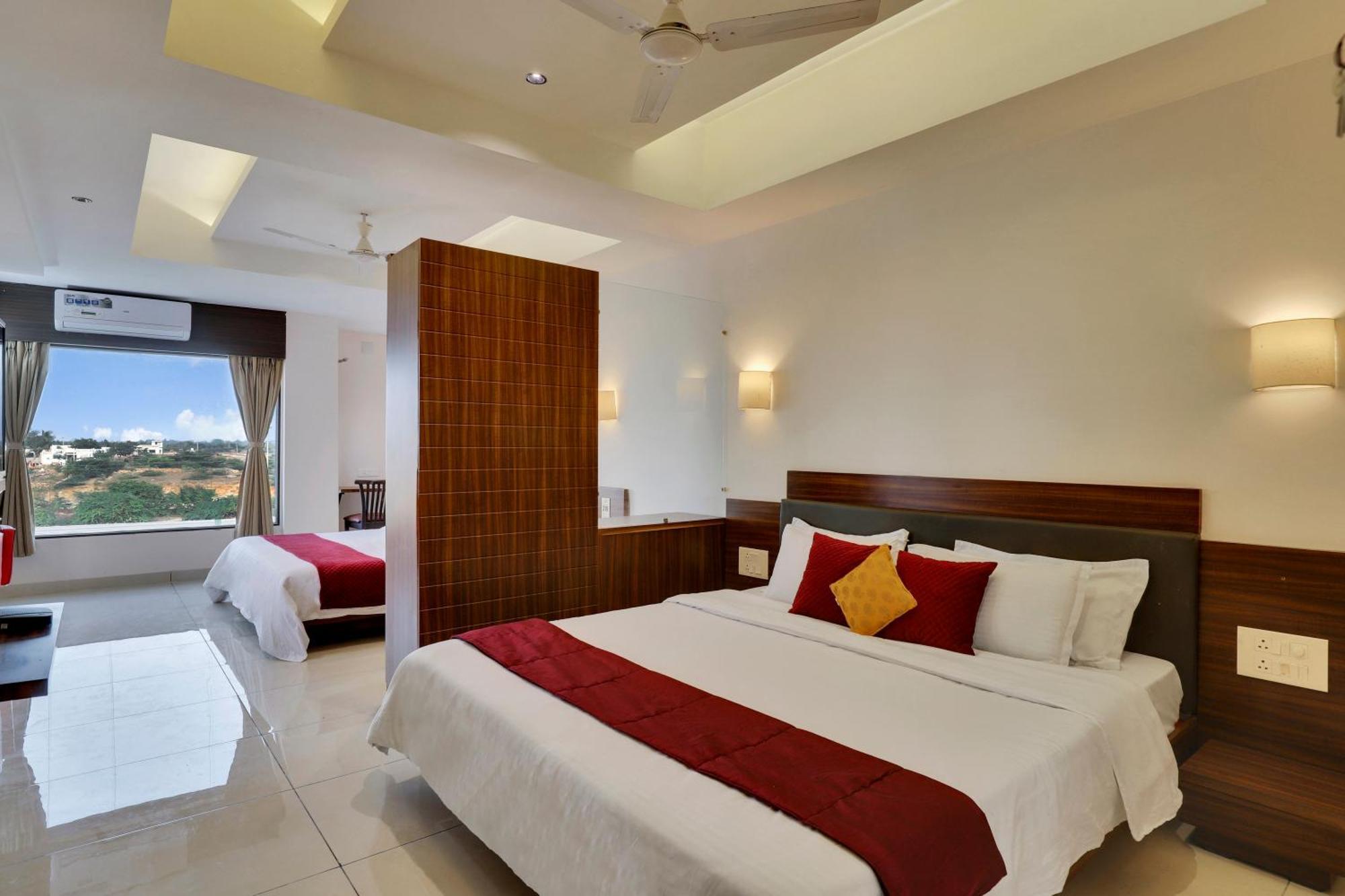 Goverdhan Greens Resort Dwārka Buitenkant foto