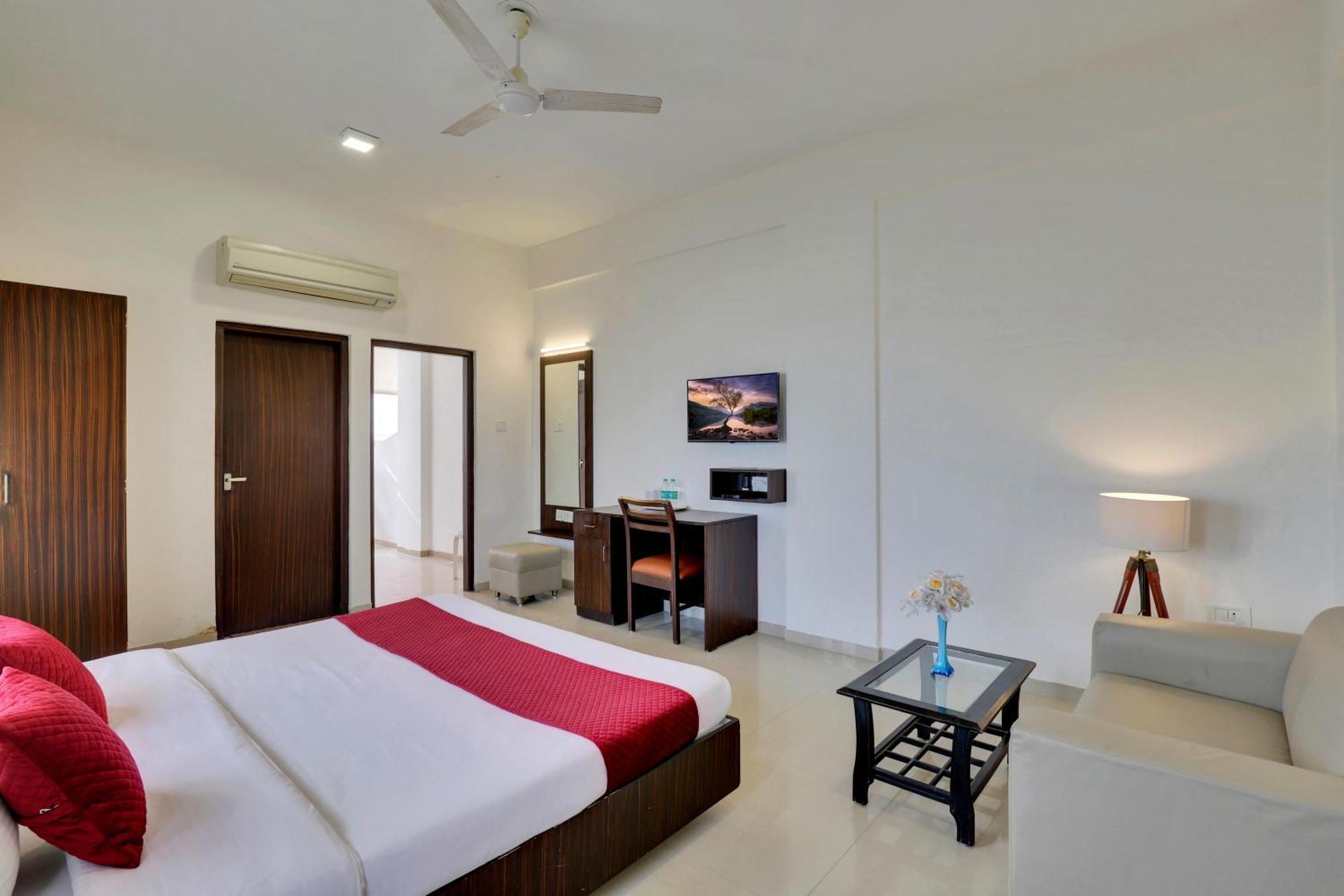 Goverdhan Greens Resort Dwārka Buitenkant foto