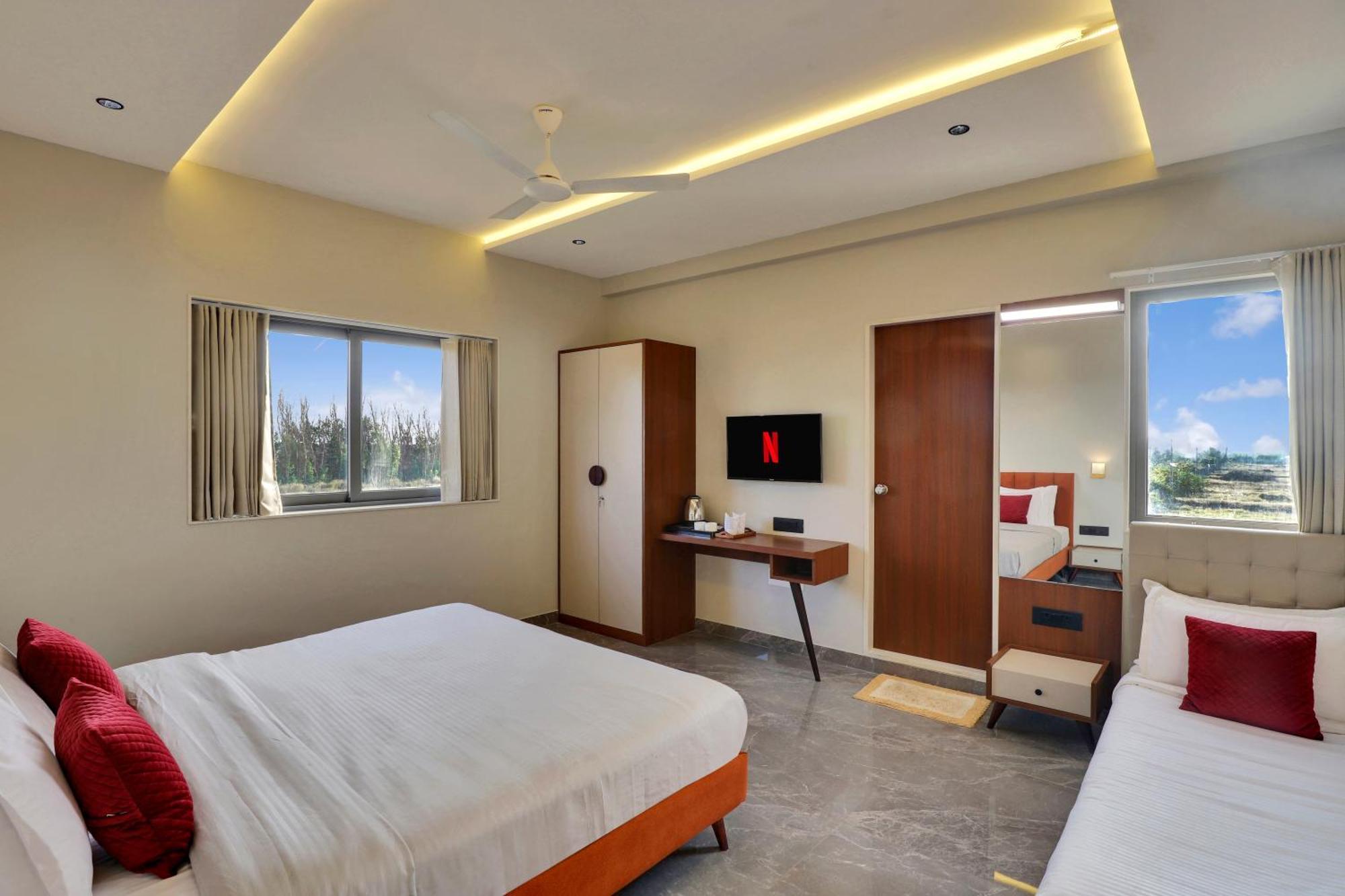 Goverdhan Greens Resort Dwārka Buitenkant foto