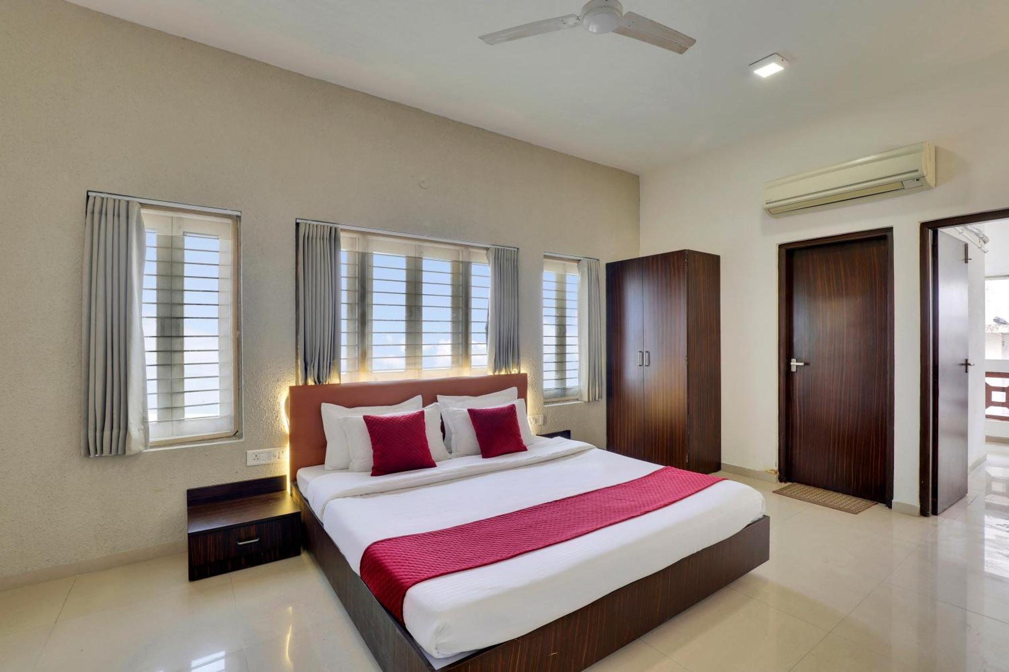 Goverdhan Greens Resort Dwārka Buitenkant foto