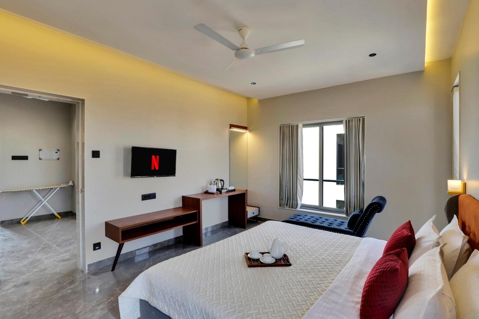 Goverdhan Greens Resort Dwārka Buitenkant foto