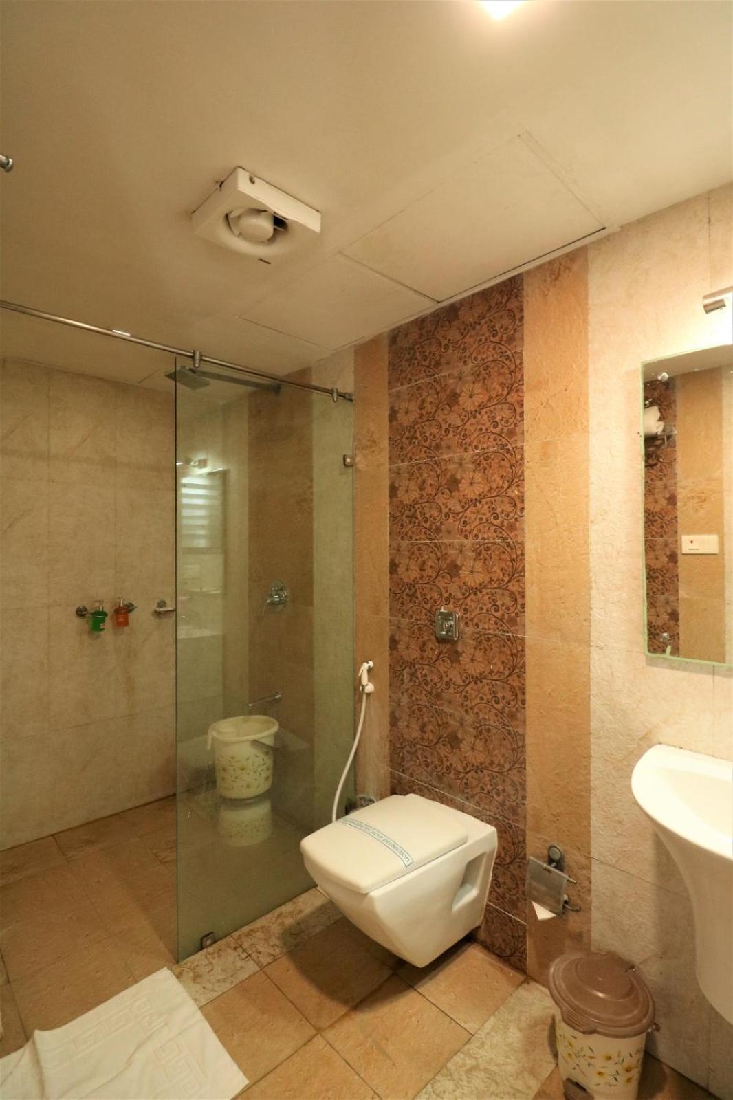 Goverdhan Greens Resort Dwārka Buitenkant foto