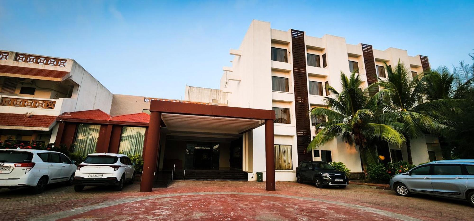 Goverdhan Greens Resort Dwārka Buitenkant foto