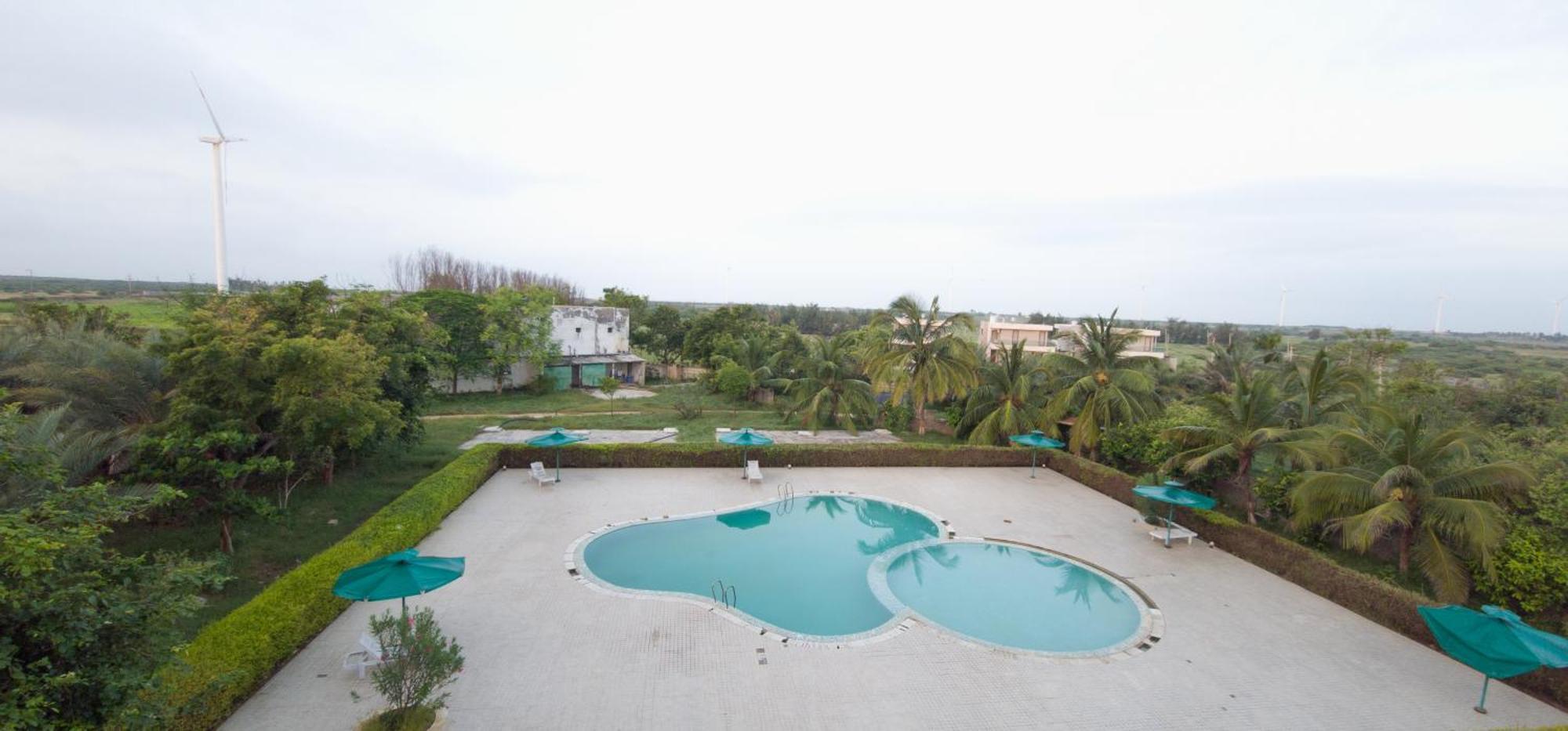 Goverdhan Greens Resort Dwārka Buitenkant foto