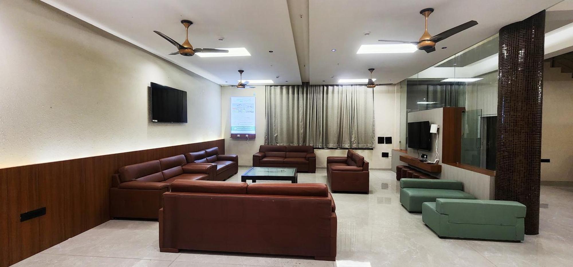 Goverdhan Greens Resort Dwārka Buitenkant foto