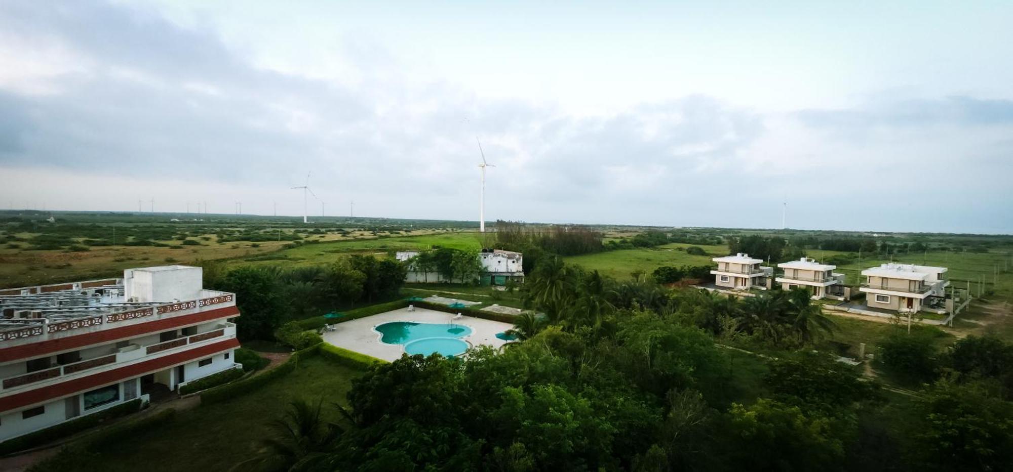 Goverdhan Greens Resort Dwārka Buitenkant foto
