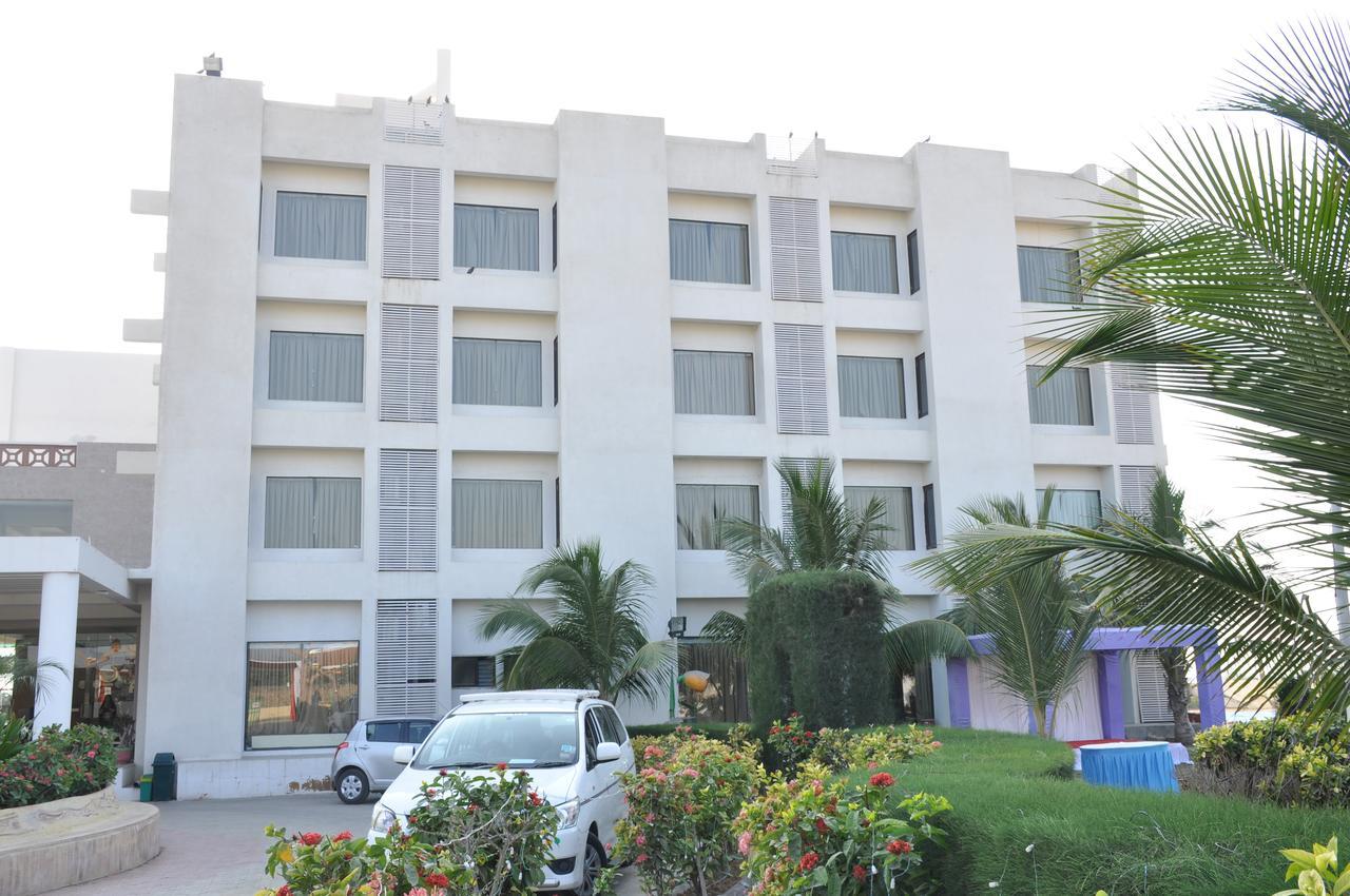 Goverdhan Greens Resort Dwārka Buitenkant foto