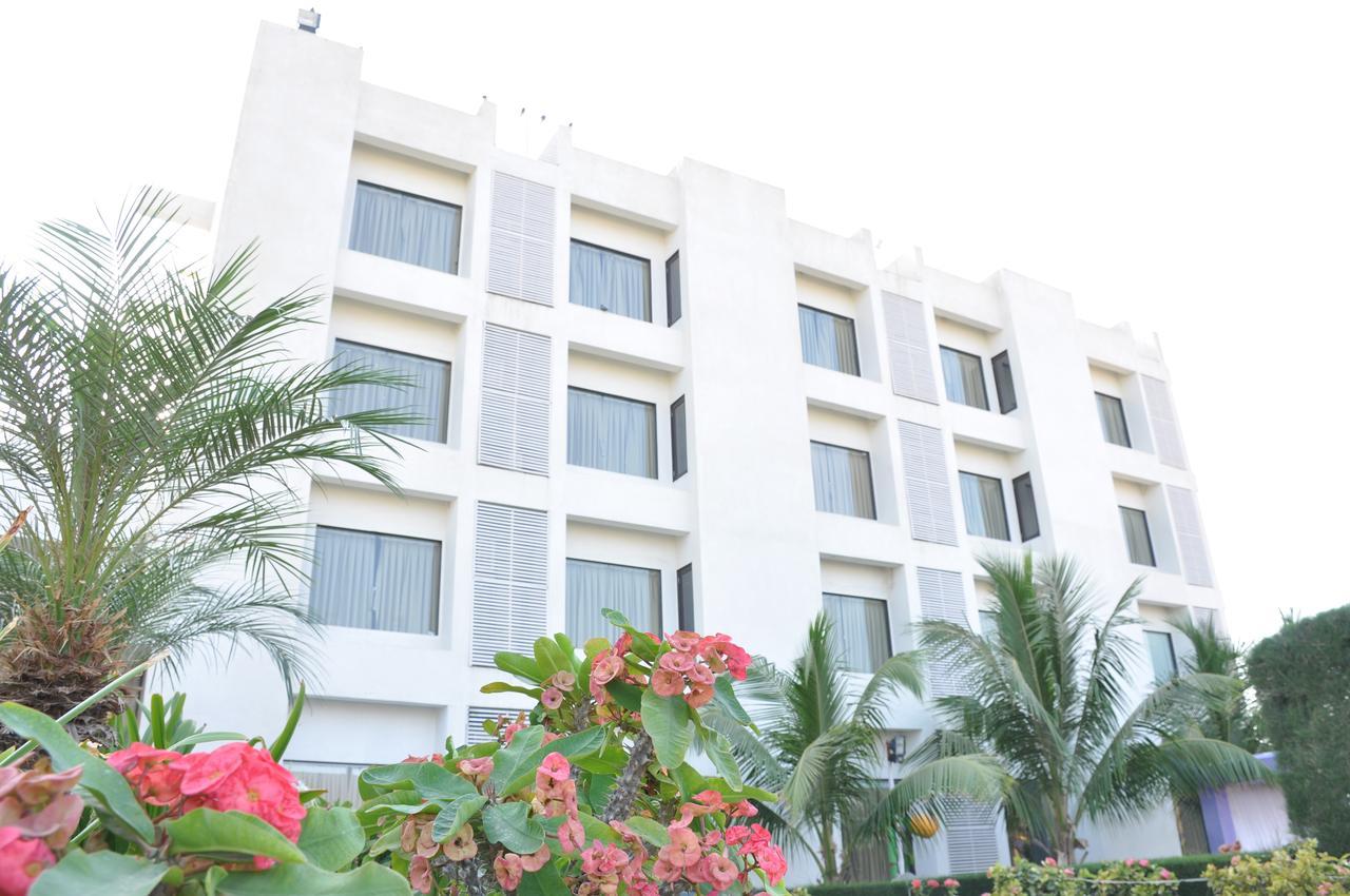 Goverdhan Greens Resort Dwārka Buitenkant foto