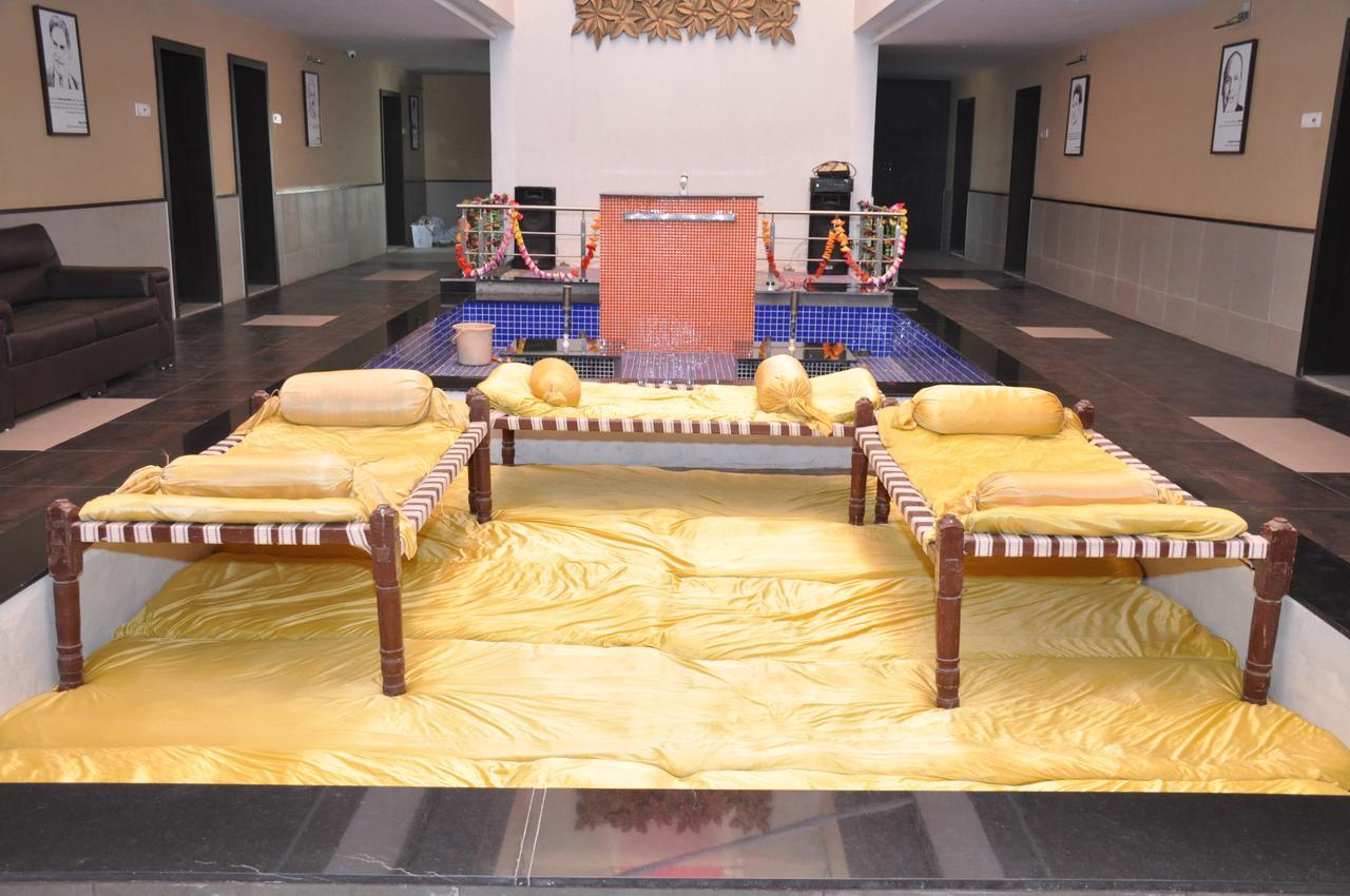 Goverdhan Greens Resort Dwārka Buitenkant foto