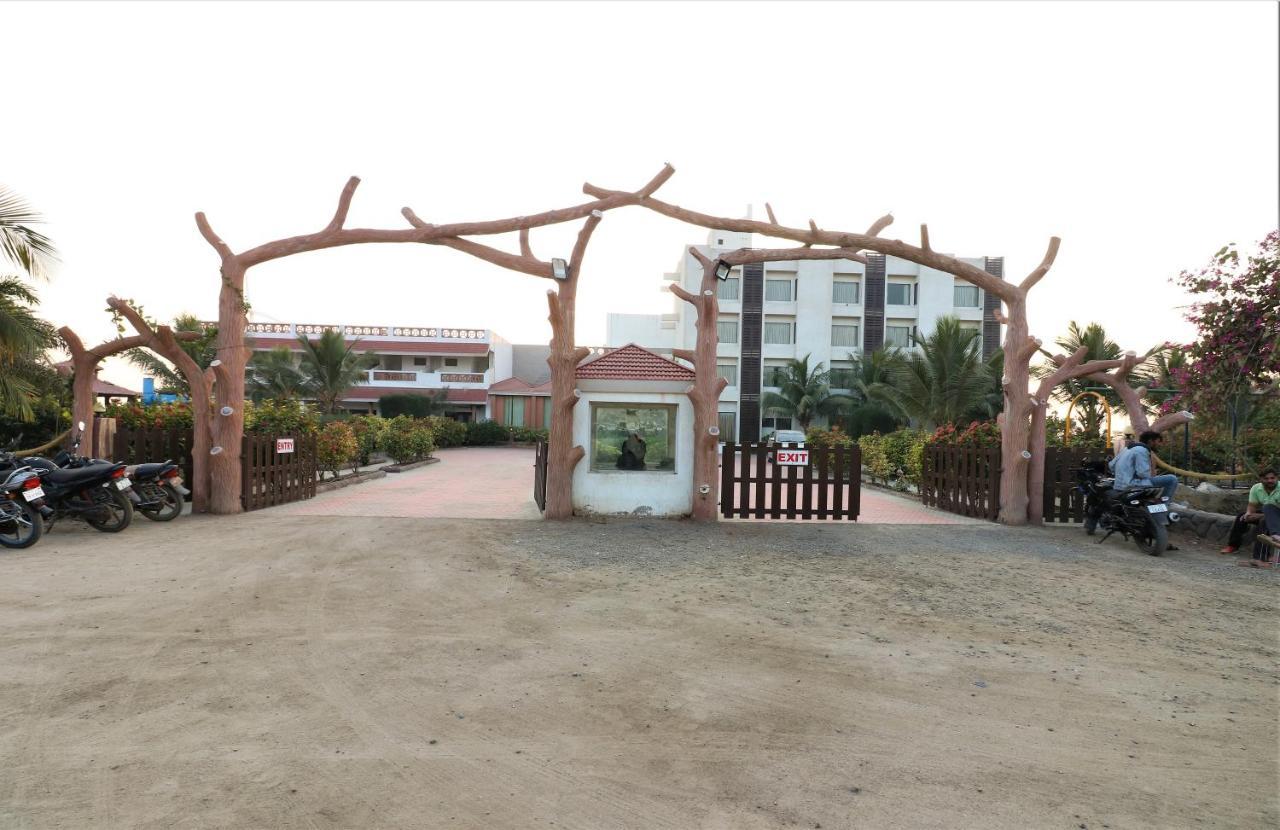 Goverdhan Greens Resort Dwārka Buitenkant foto
