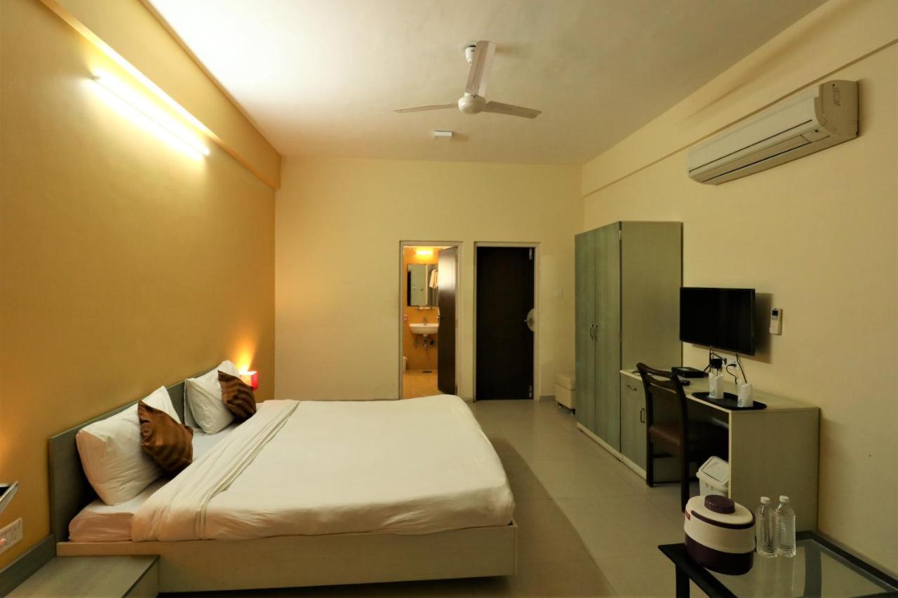 Goverdhan Greens Resort Dwārka Buitenkant foto