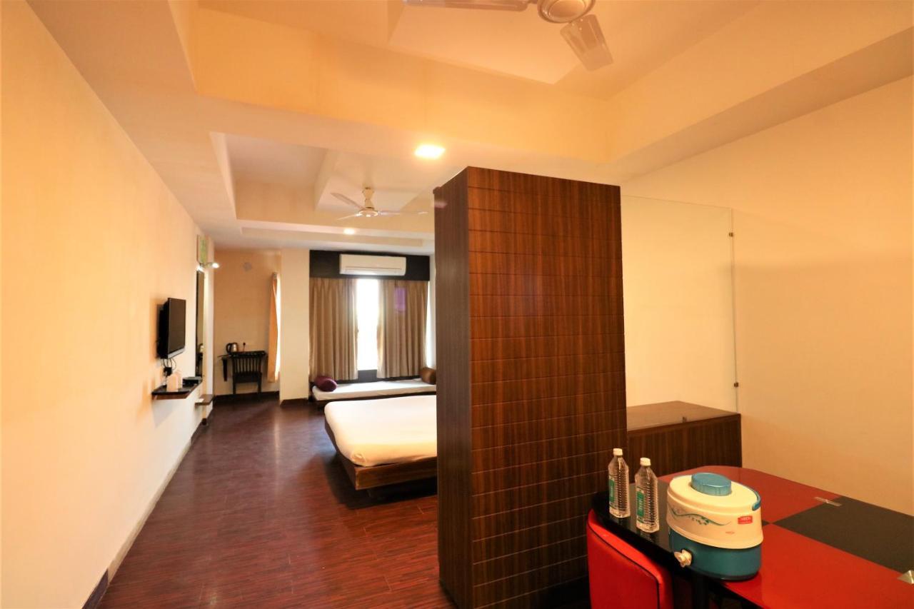 Goverdhan Greens Resort Dwārka Buitenkant foto