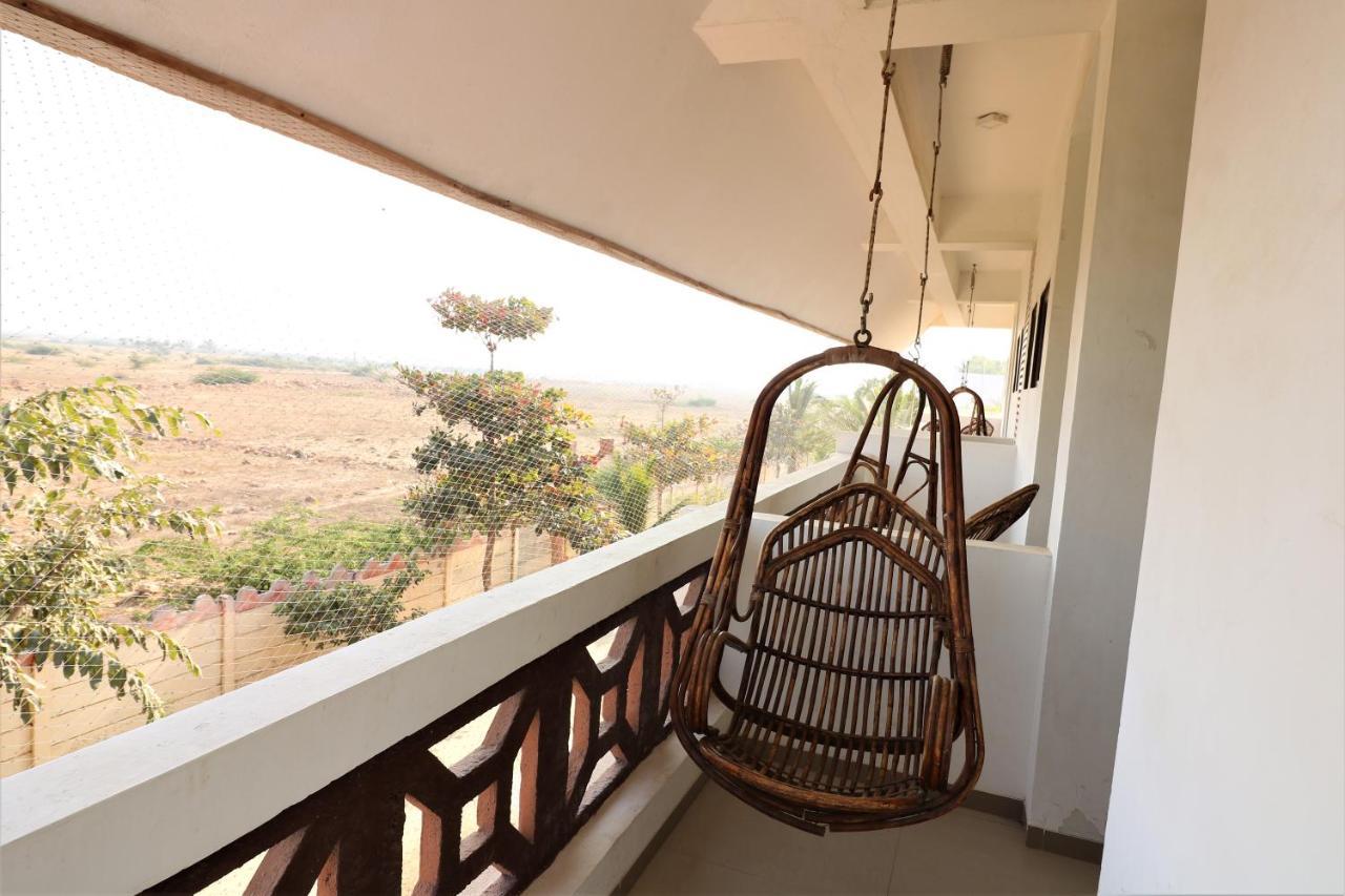 Goverdhan Greens Resort Dwārka Buitenkant foto