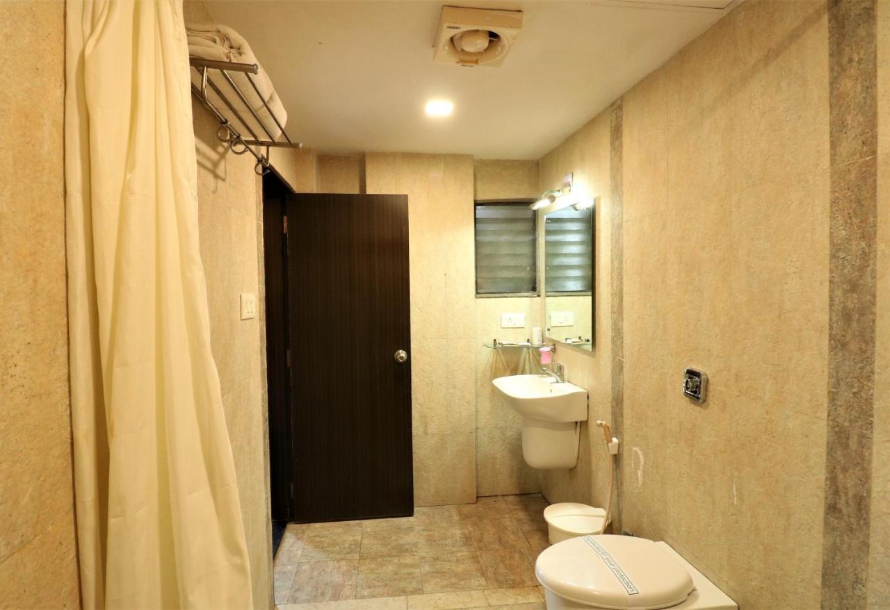 Goverdhan Greens Resort Dwārka Buitenkant foto