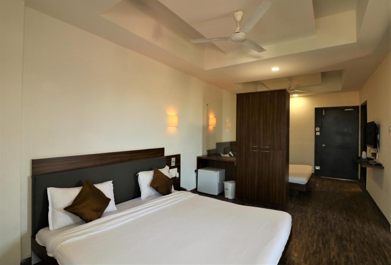 Goverdhan Greens Resort Dwārka Buitenkant foto