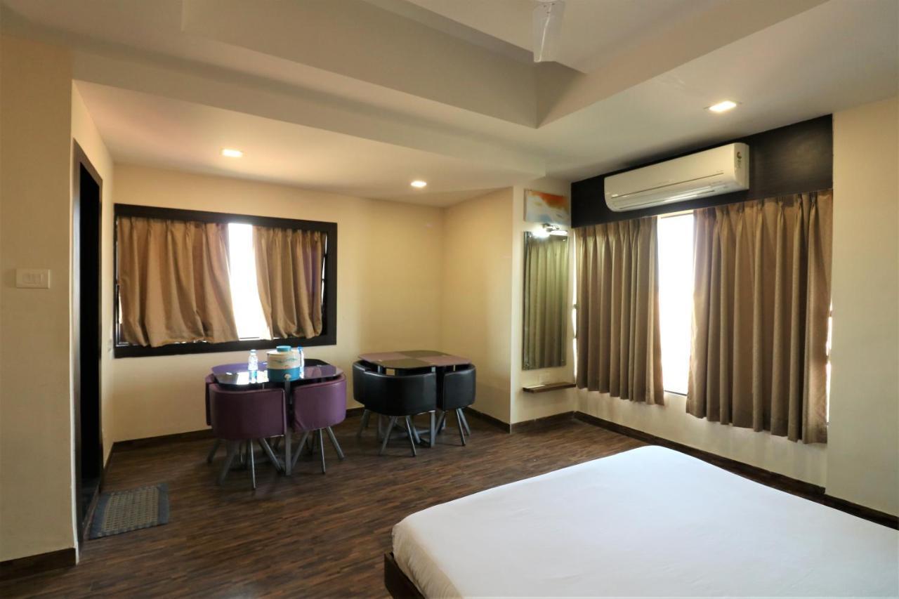 Goverdhan Greens Resort Dwārka Buitenkant foto
