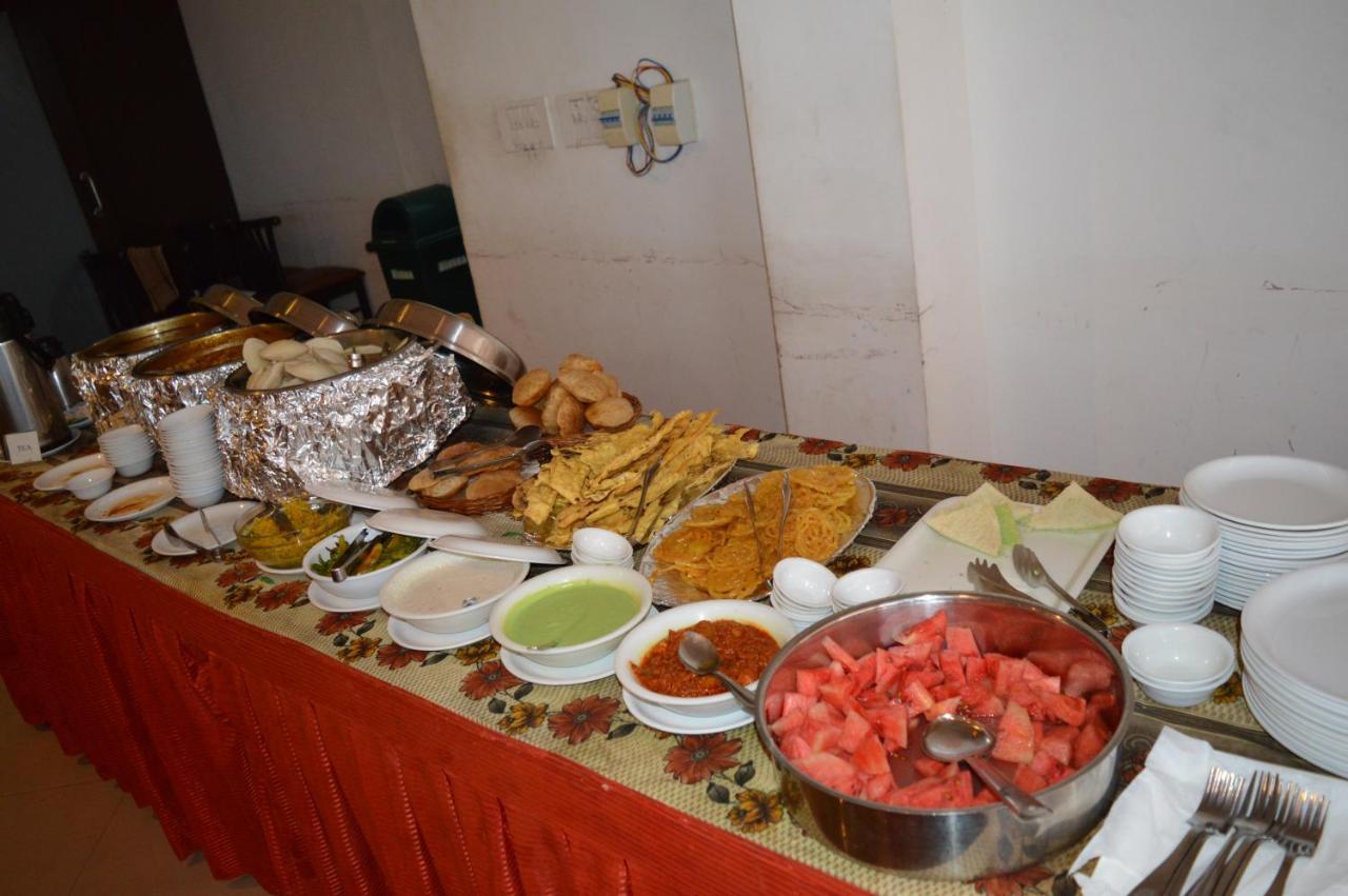 Goverdhan Greens Resort Dwārka Buitenkant foto