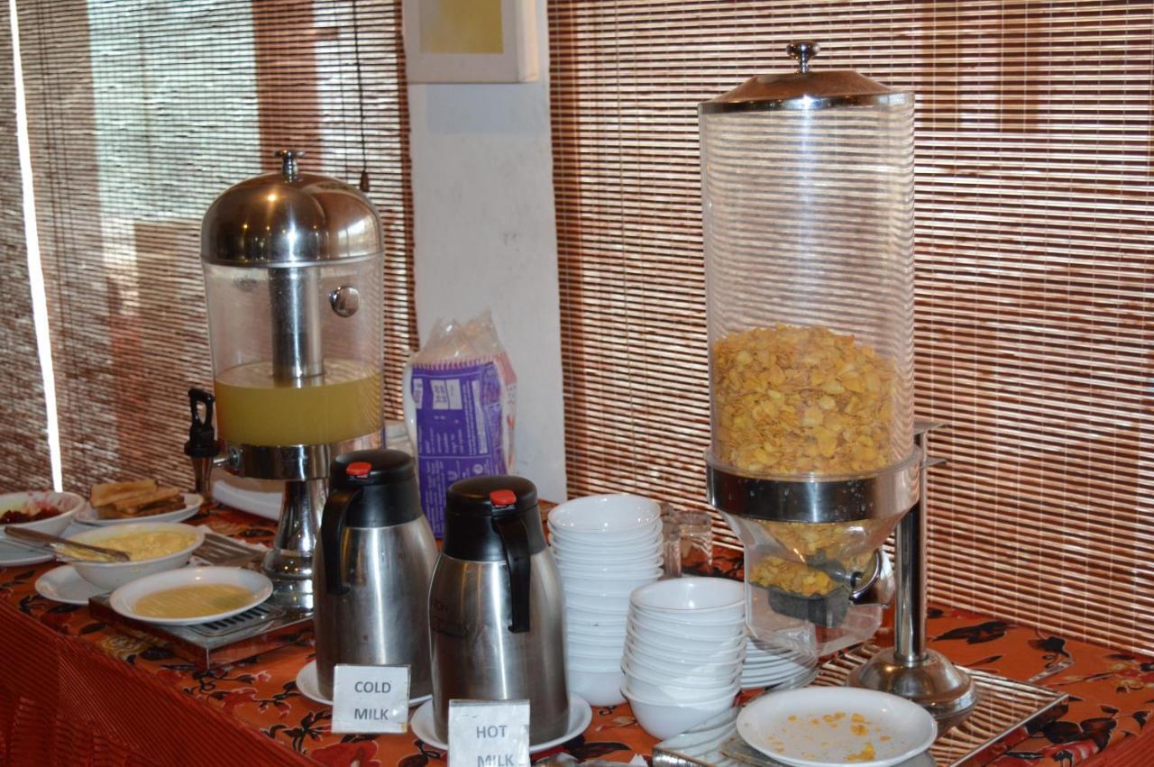 Goverdhan Greens Resort Dwārka Buitenkant foto